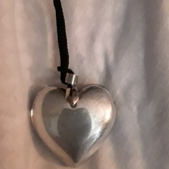 ❤-Heart pendant on black silk cord.. - Picture 3 of 7
